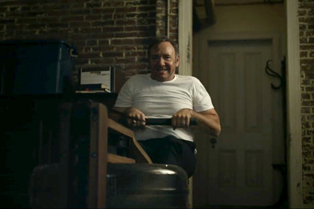 Ejercítate y relájate en casa con una remadora a lo Francis Underwood