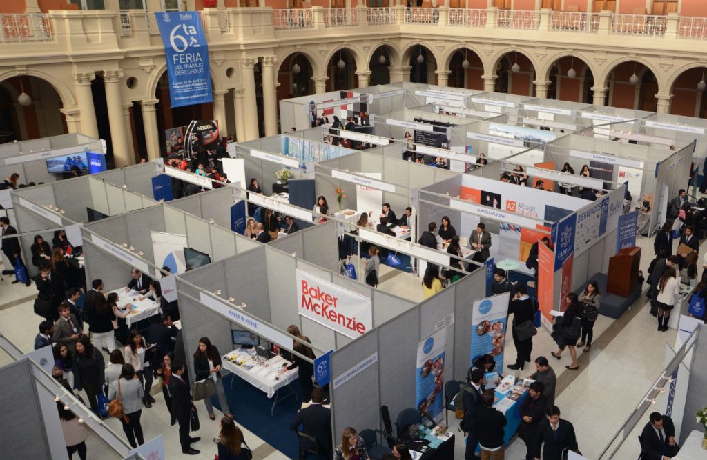 Feria del Trabajo Derecho UC recibió a más de 1.500 participantes