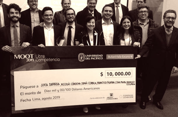 Grupo de estudiantes de Derecho UDP ganan torneo de debates sobre Libre Competencia en Perú