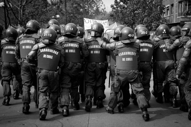Colegio de Abogados acoge amparos contra Carabineros por negar información y contacto con detenidos