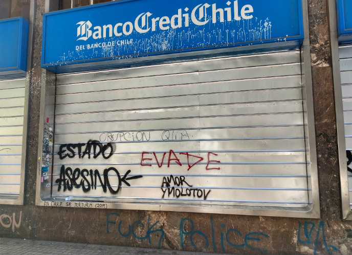 amor-y-molotov-idealex-press crisis en Chile