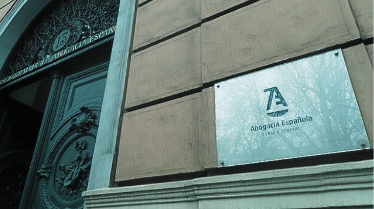El Ministerio de Justicia española ofrece subir los baremos de justicia gratuita